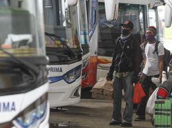 Pemudik di Terminal Bekasi Melonjak Kemarin, Alasan Mau Puasa di Kampung
