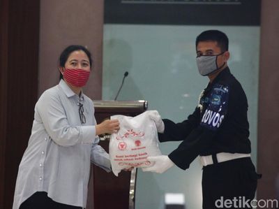 DPR RI Bagi-bagi Sembako