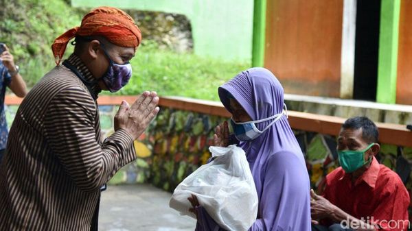 Pandemi Corona, Pedagang di Obwis Kebumen Dapat Sembako