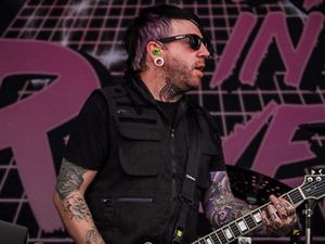 Gitaris Falling In Reverse Meninggal di Usia 35, Penyebabnya Masih Misteri