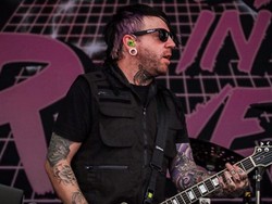 Gitaris Falling In Reverse Meninggal di Usia 35, Penyebabnya Masih Misteri