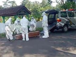 Orang dengan Gangguan Jiwa Tewas Bakar Diri Dimakamkan Sesuai Protap Corona