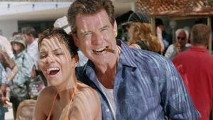Halle Berry Hampir Mati Tersedak, James Bond Keluarkan Gerakan Heimlich
