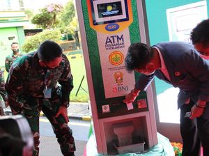 Ada Mesin ATM Buat Bagi-bagi Beras Gratis di Jabodetabek Ada Mesin ATM Buat Bagi-bagi Beras Gratis di Jabodetabek