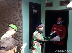 TNI AL Sebar Vitamin-Masker ke Nelayan Terdampak Corona di Cirebon