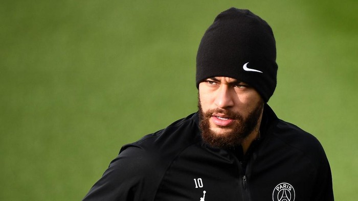 Paris Saint-Germains Brazilian forward Neymar takes part in a training session in Saint-Germain-en-Laye, west of Paris, on March 3, 2020, on the eve of the French Cup football match between Paris Saint-Germain (PSG) and Lyon. (Photo by FRANCK FIFE / AFP)