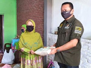 Ketua MPR Bagikan Bantuan ke 360 Guru Ngaji Terdampak Corona di DKI