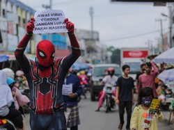 Superhero Turun Tangan Ajak Warga Pakai Masker di Pekanbaru Riau