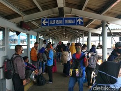 Penuhi Pelabuhan Merak, Warga Pilih Mudik H-1 Larangan Pulang Kampung