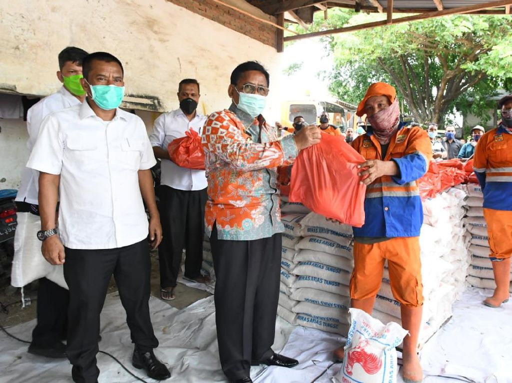 Wali Kota Banda Aceh Salurkan Bantuan untuk 650 Pasukan Oranye