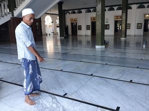 Masjid Agung Kota Pasuruan Gelar Tarawih, Saf 1 Meter dan Wajib Cuci Tangan Masjid Agung Kota Pasuruan Gelar Tarawih, Saf 1 Meter dan Wajib Cuci Tangan