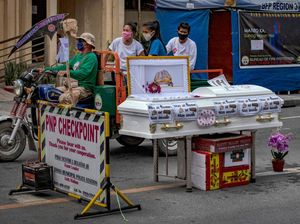 Lihat Lagi Cara Unik Warga Dunia Lawan Corona, dari Peti Mati-Pocong