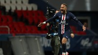 Neymar juga masuk dalam daftar pemain idola Thiago Messi. Sebenarnya, hubungan keluarga Neymar dan Messi memang masih berjalan baik meski bintang Brasil itu kini memperkuat (PSG UEFA - Handout/UEFA via Getty Images)