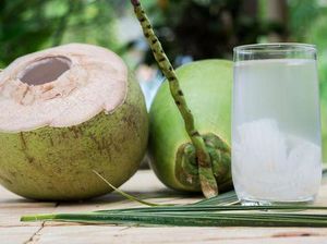 Slurpp! 5 Manfaat Sehat Air Kelapa untuk Temani Buka Puasa