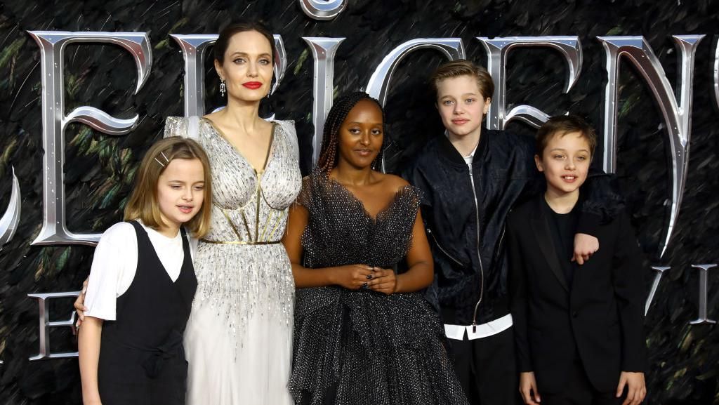 8 Selebriti Curhat Repotnya Urus Anak Belajar dari Rumah 8 Selebriti Curhat Repotnya Urus Anak Belajar dari Rumah