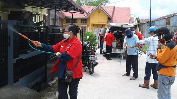 Penyemprotan Disinfektan di Sumbar Terus Dilakukan
