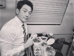 Privasinya Diganggu Sasaeng, Rain Ancam Lapor Polisi