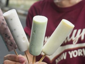 Bikin Kangen! Ini 5 Jajanan Jadul Gerobakan yang Populer di Era 90-an Bikin Kangen! Ini 5 Jajanan Jadul Gerobakan yang Populer di Era 90-an