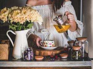 Sering Minum Teh Saat Lockdown Bahayakan Kesehatan, Ini Kata Ahli