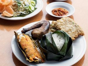 5 Rumah Makan Sunda di Bandung, Cocok Buat Bukber Keluarga 5 Rumah Makan Sunda di Bandung, Cocok Buat Bukber Keluarga