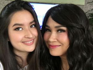 Stephanie Poetri Pulang ke Jakarta Usai 2 Tahun, Titi DJ Nangis-Mata Bengkak Stephanie Poetri Pulang ke Jakarta Usai 2 Tahun, Titi DJ Nangis-Mata Bengkak