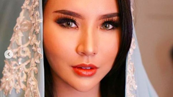 Kecantikan Fitria Yusuf, Direktur Tol yang Jadi Mualaf karena Ayah & Hidayah