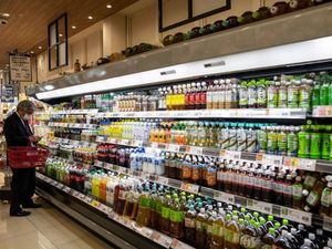 Wali Kota Osaka Dikecam karena Bilang Wanita Kalau Belanja Lama