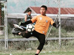 Kiper PSS Sleman Tetap Latihan Saat Pandemi Corona dan Bulan Ramadhan Kiper PSS Sleman Tetap Latihan Saat Pandemi Corona dan Bulan Ramadhan