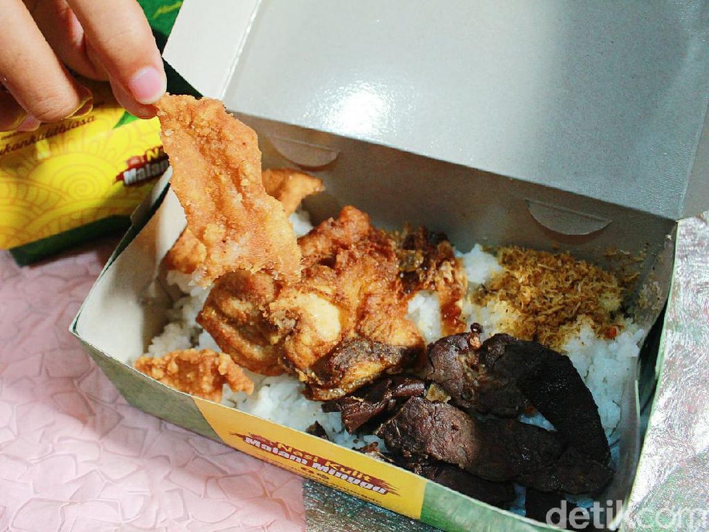 5 Nasi Kulit Kekinian yang Murah Meriah untuk Makan Siang 5 Nasi Kulit Kekinian yang Murah Meriah untuk Makan Siang