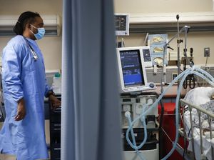 Terus Melonjak, AS Catat 210 Ribu Kasus Corona dalam Sehari