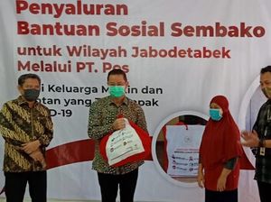 Mensos Tinjau Distribusi Bantuan Sosial Sembako Lewat Pos Indonesia
