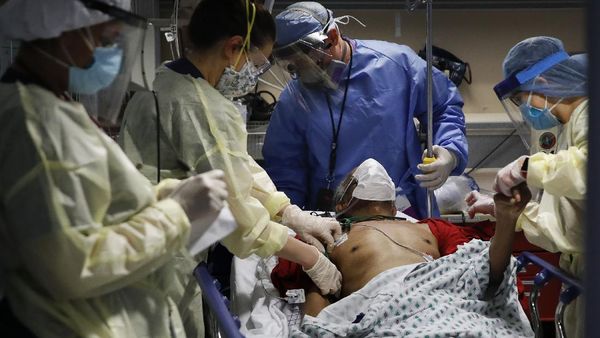 Cara Tenaga Medis AS Singkirkan Rasa Takutnya