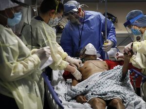 Cara Tenaga Medis AS Singkirkan Rasa Takutnya