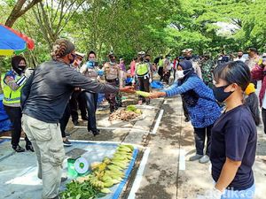 Polisi di Riau Atur Pasar Tradisional Sesuai Skema Physical Distancing