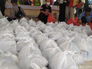 Ribuan Paket Buka Puasa Dibagikan ke Warga Cianjur Tak Mampu Setiap Hari