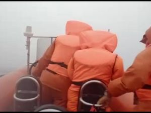 Pencarian Nelayan di Wakatobi Terkendala Ombak Setinggi 3 Meter Pencarian Nelayan di Wakatobi Terkendala Ombak Setinggi 3 Meter