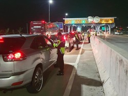 500 Kendaraan Pemudik Dipaksa Putar Balik di Exit Tol Ngawi Sejak Kemarin