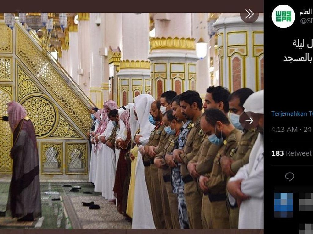 Suasana Tarawih Pertama di Masjid Nabawi dan 4 Fakta Lainnya Suasana Tarawih Pertama di Masjid Nabawi dan 4 Fakta Lainnya