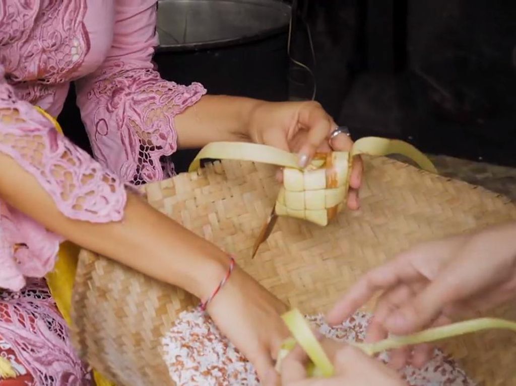 Tak Berbeda dari Menu Lebaran, Makanan Ini Ada di Perayaan Nyepi Tak Berbeda dari Menu Lebaran, Makanan Ini Ada di Perayaan Nyepi