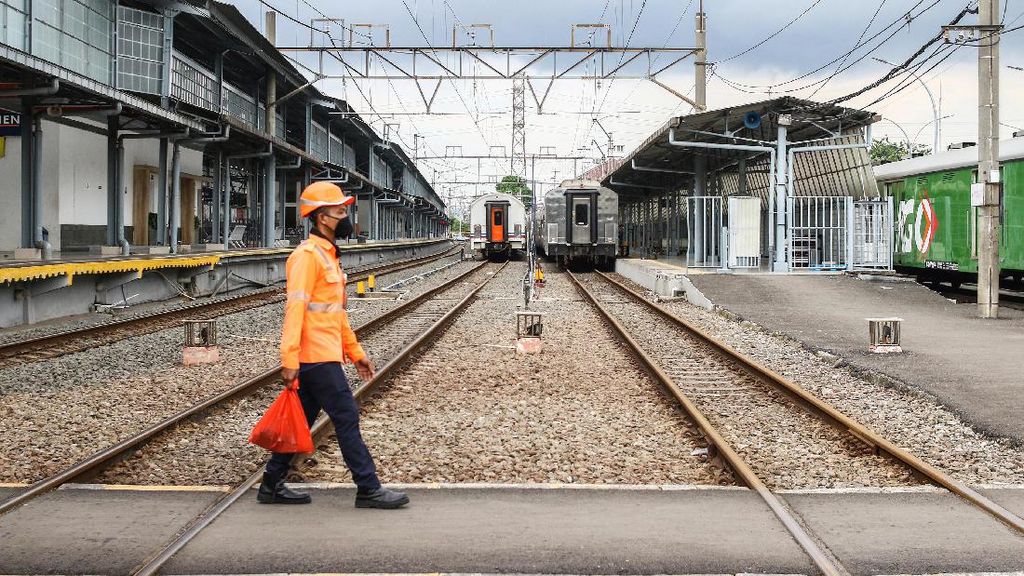 Stasiun Pasar Senen Tidak Melayani Kereta Jarak Jauh Stasiun Pasar Senen Tidak Melayani Kereta Jarak Jauh