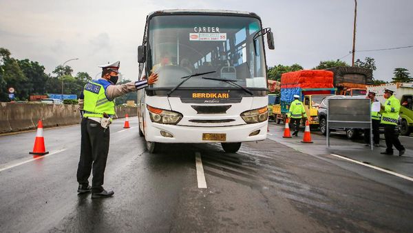 Penyekatan Kendaraan di Exit Tol Bitung Tangerang