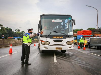 Penyekatan Kendaraan di Exit Tol Bitung Tangerang