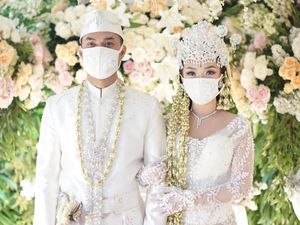 Ini Dia Foto Perdana Pernikahan Zaskia Gotik dan Sirajuddin Ini Dia Foto Perdana Pernikahan Zaskia Gotik dan Sirajuddin