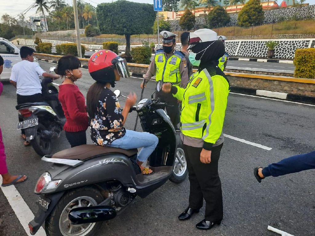 Pelajar Aceh Ngaku Sedih Ditangkap Balap Liar: Ibu Saya Lagi Hamil Pelajar Aceh Ngaku Sedih Ditangkap Balap Liar: Ibu Saya Lagi Hamil