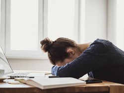 Isolasi Diri karena Pandemi Corona Bisa Picu Cabin Fever, Ini Gejalanya