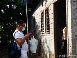 MC Kondang di Manado Jual Hand Sanitizer, Omzetnya Dibagikan ke Warga