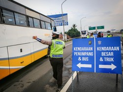 Ribuan Kendaraan dari Jakarta Dihalau Petugas di GT Bitung