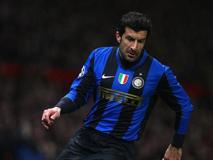 MANCHESTER, UNITED KINGDOM - MARCH 11:  Luis Figo of Inter Milan in action during the UEFA Champions League Round of Sixteen, Second Leg match between Manchester United and Inter Milan at Old Trafford on March 11, 2009 in Manchester, England. (Photo by Laurence Griffiths/Getty Images)