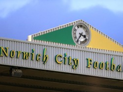 Masa Bodoh dengan Kritik, Norwich Tetap Rumahkan Staf