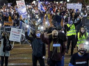 Menggunakan Masker, Warga Israel Protes Kesepakatan Netanyahu-Gantz